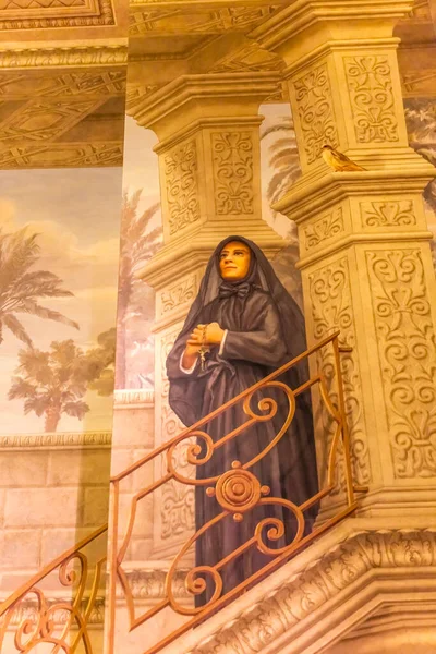 Tucson Arizona Maj 2021 Nun Praying Painting Augustine Cathedral Katolska — Stockfoto