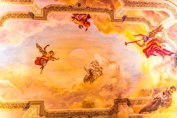 亚利桑那州 2021年5月26日以西结的战车天堂天使画天花板圣奥古斯丁大教堂Basilica Tucson Arizona从以西结1旧约中创建了1776年Redone 1800S — 图库照片
