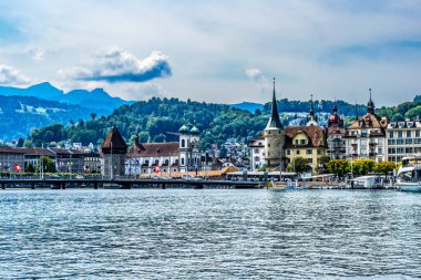 Renkli İç Liman Kiliseleri Köprüler Lucerne Gölü Dağları Tekneleri Lucerne İsviçre