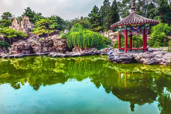 Roter Pavillon Steingarten Wasserteich Reflexion Tempel Der Sonne Stadtpark Peking — Stockfoto