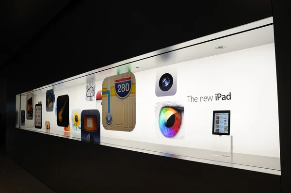 Window display of the new iPad — Stock Photo, Image