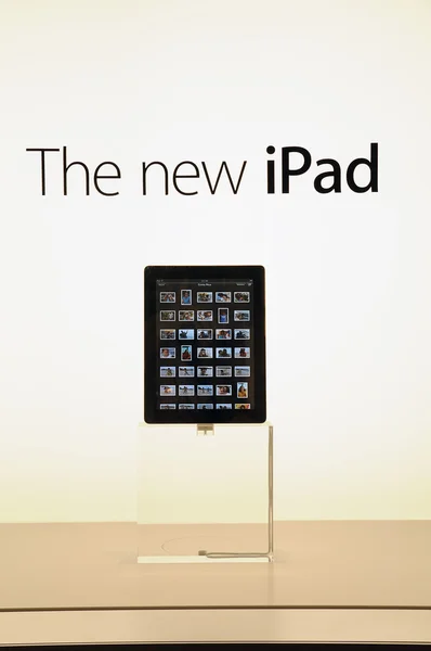 Window display of the new iPad — Stock Photo, Image