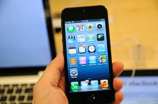 Close up of black iPhone 5 — Stock Photo, Image