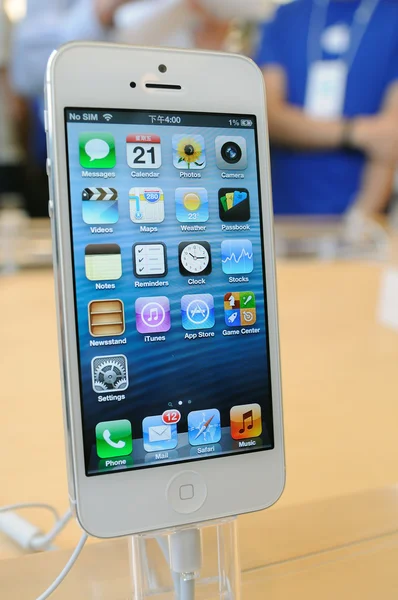 Fechar de iPhone branco 5 — Fotografia de Stock