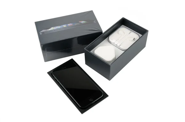 IPhone 5 с упаковкой — стоковое фото