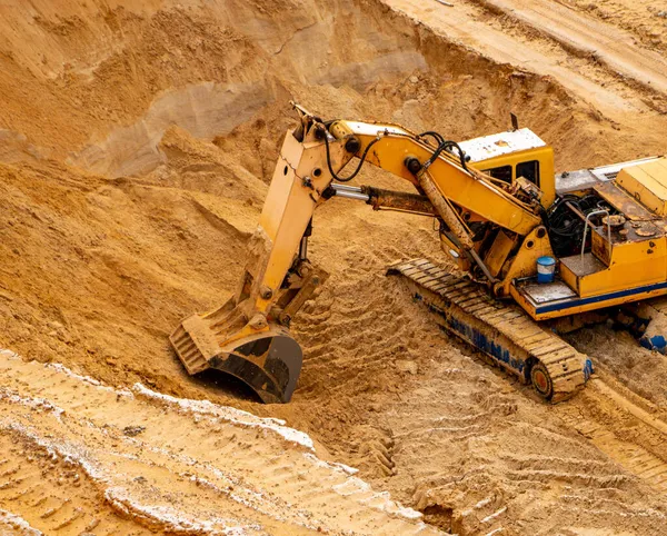 Velký Žlutý Hydraulický Průmyslový Rypadlo Železo Kbelík Horníci Kopání Nakládání — Stock fotografie