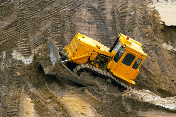 Stor Gul Larv Industritraktor Järn Dump Skiftar Sand Och Mark — Stockfoto