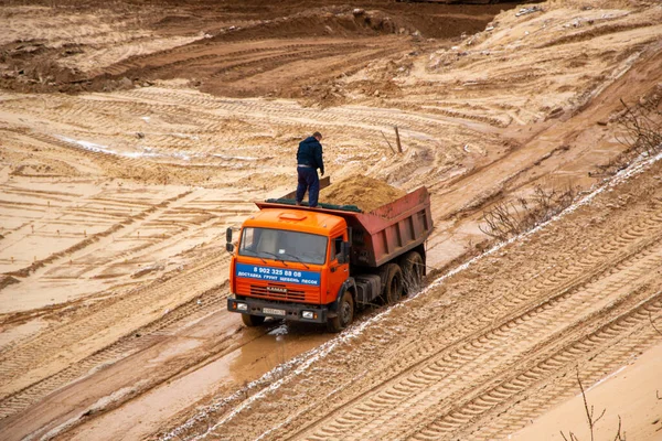 Camión Volquete Camión Carga Con Gran Cantidad Arena Del Desarrollo — Foto de Stock