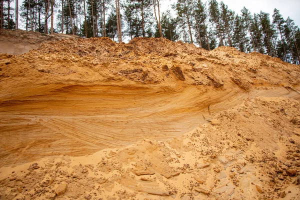 Textursand Med Reliefyta Flerfärgade Lager Och Olika Storlek Granulat Sandkarriär — Stockfoto