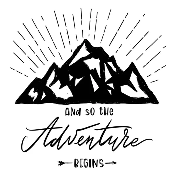 Ciao New Adventures Disegnato Mano Grunge Shirt Stampa Con Montagne — Vettoriale Stock