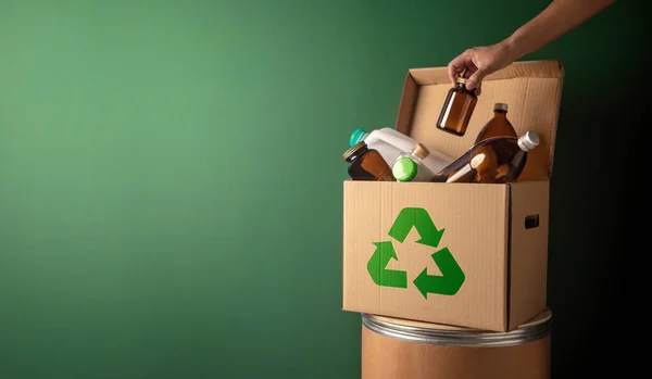 Klimat Och Miljövårdskoncept Återvinning Corrugated Box Med Full Plast Och — Stockfoto