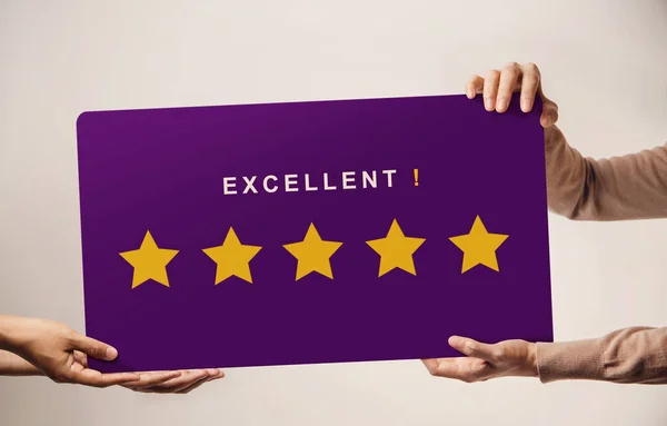 Kundupplevelsekoncept Happy Client Ger Utmärkt Five Star Rating Review Ett — Stockfoto