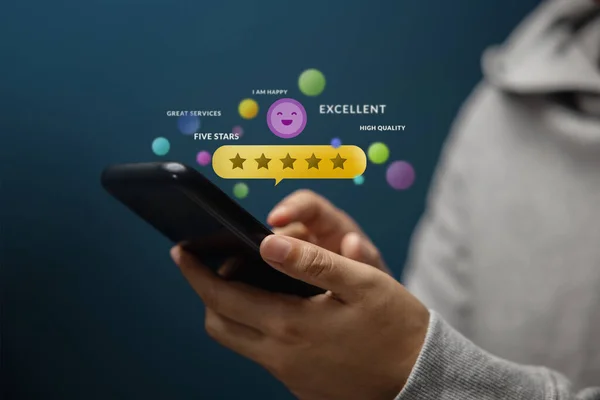 Customer Experiences Concept Happy Client Using Smartphone Review Five Star — Photo