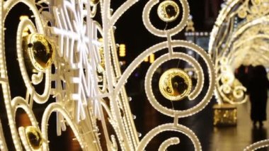 Alacakaranlıktaki ışık tüneli. Uzun ışık.