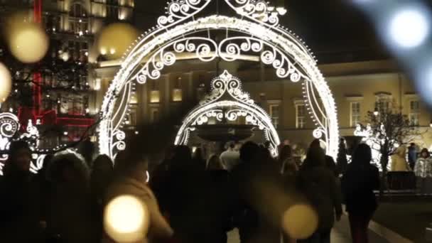 Moscow Ryssland December 2019 Människor Trängs Teatralnaja Torg Centrum Dekorerade — Stockvideo