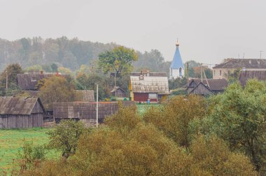 Belarus, Druya köyü manzarası. Kötü bir sonbahar günü