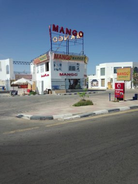 Sharm El Sheikh tatil köyündeki mango pazarı. Mısır
