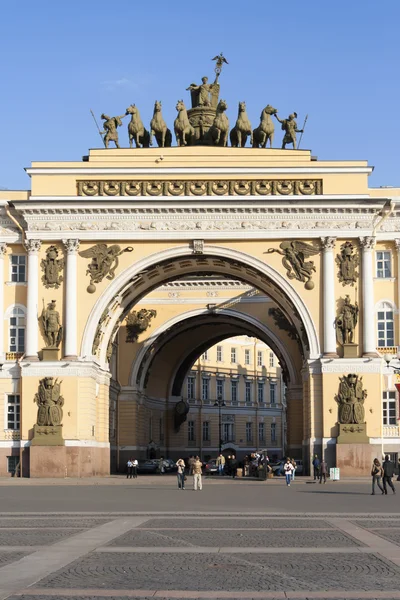 Boog van het gebouw - algemene leger personeel gebouw in Sint-petersburg Rechtenvrije Stockfoto's