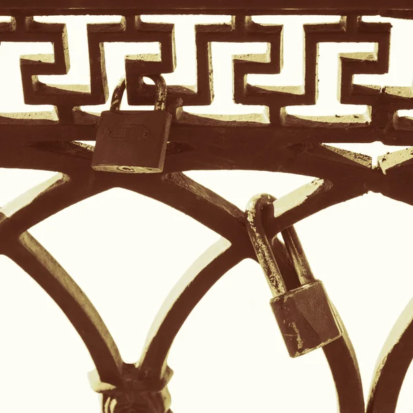 符号的爱-上篱笆，叶卡特琳堡的锁 — 图库照片
