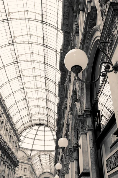 Shopping art gallery in Milan, Italy — Stock Photo, Image