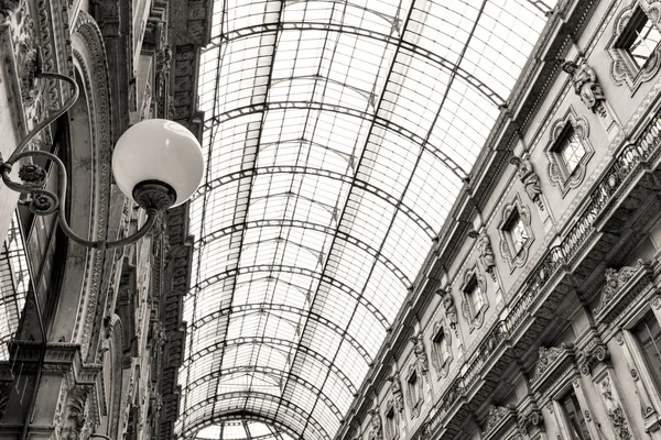 Nákupní galerie v Miláně, Itálie — Stock fotografie