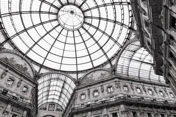 Shopping art gallery in Milan, Italy — Stock Photo, Image