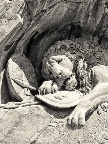 Döende lion monument i Luzern — Stockfoto