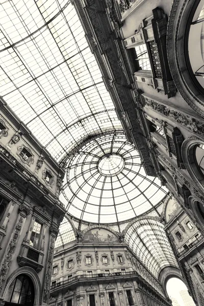 Shopping art gallery in Milan, Italy — Stock Photo, Image