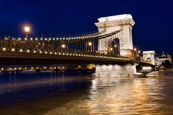 Marco húngaro, Budapeste Chain Bridge, Hungria . — Fotografia de Stock