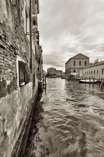 Wide angle shot of streets and canals in Venice — Stock Photo, Image