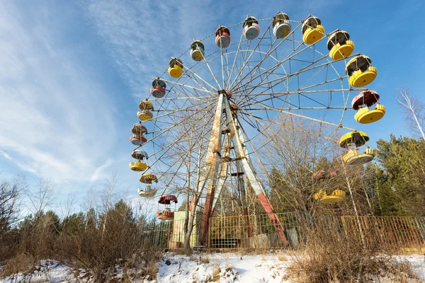 Wasteland dengan roda Ferris ditinggalkan, Pervouralsk, Urals, Russi — Stok Foto