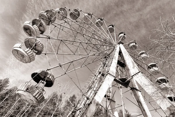 Cabins of abandoned Ferris wheel, Pervouralsk, Urals, Russia — Stock Photo, Image