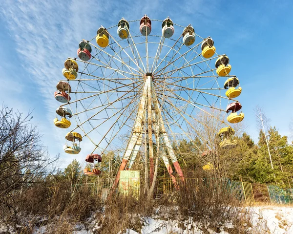 Wasteland with abandoned Ferris wheel, Pervouralsk, Urals, Russi — Stock Photo, Image