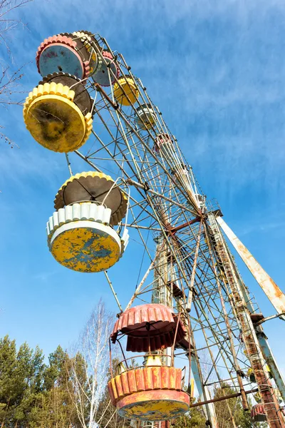 Cabins of abandoned Ferris wheel, Pervouralsk, Urals, Russia — Stock Photo, Image