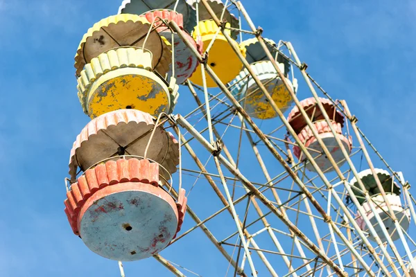 Cabins of abandoned Ferris wheel, Pervouralsk, Urals, Russia — Stock Photo, Image