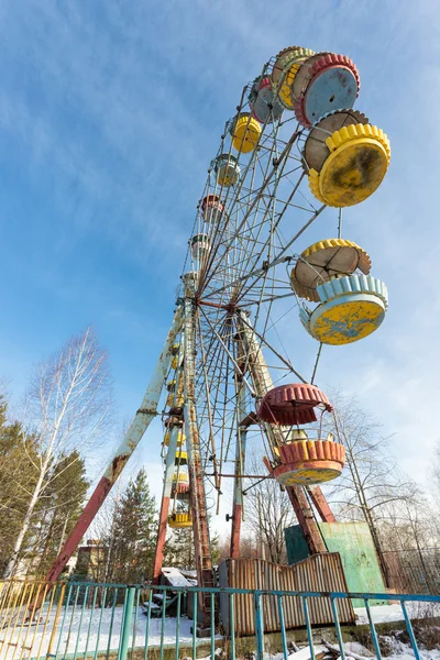 Kabin roda Ferris ditinggalkan, Pervouralsk, Ural, Rusia — Stok Foto