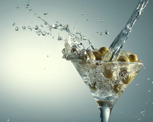 Martini mit Oliven — Stockfoto