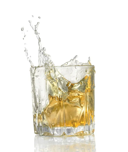 Vaso con cóctel de alcohol dorado — Foto de Stock