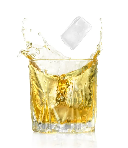 Bit av is och alkohol cocktail — Stockfoto