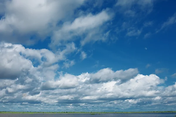 天空和大云 — 图库照片