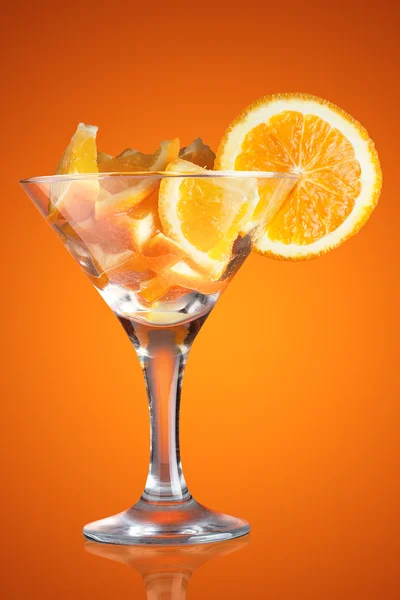 Martini Glas mit Orange — Stockfoto