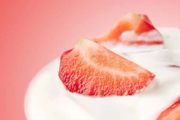 Verse aardbeien met yoghurt — Stockfoto