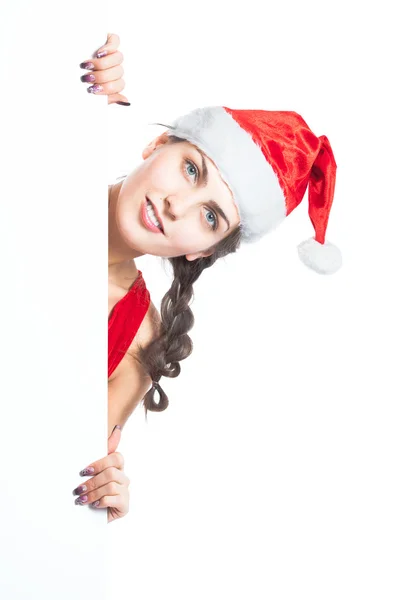 Jonge en mooie kerst meisje bedrijf leeg bord - geïsoleerd — Stockfoto