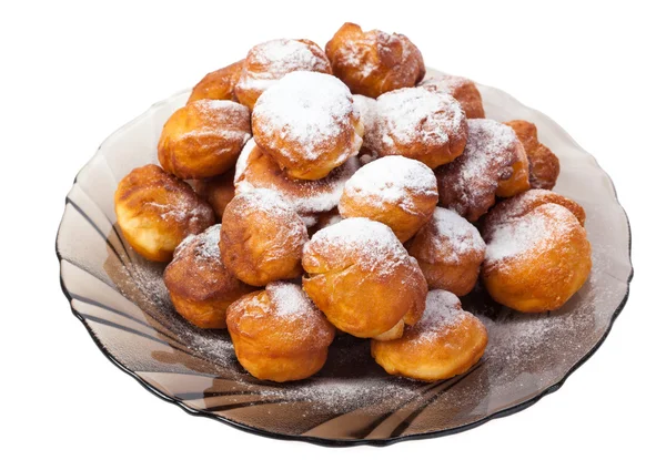 Teller mit Donuts auf weißem Hintergrund — Stockfoto