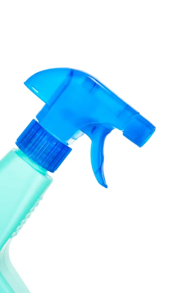 Spruzzando a mano una bottiglia di spray detergente isolato su bianco — Foto Stock