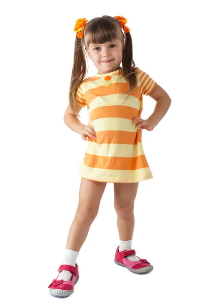 Маленькая девочка в красных туфлях. — стоковое фото