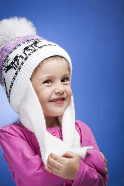 Дівчина в зимовому капелюсі — стокове фото