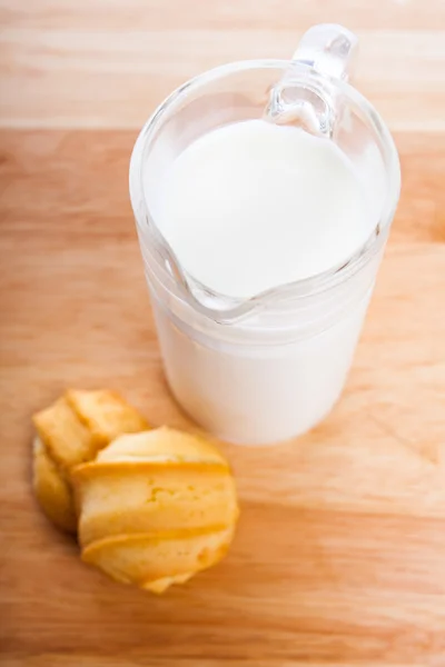 Melk in een kruik — Stockfoto