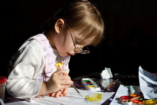 Girl painting — Stock Photo, Image