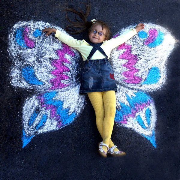 Dziewczyna ze skrzydłami motyla — Zdjęcie stockowe
